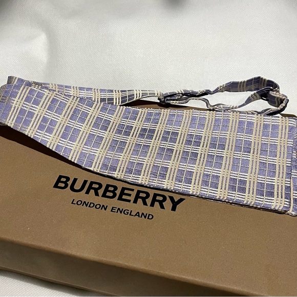 🎁HOLIDAY 25’🎁🔥💯🆕BURBERRY RARE CLASSIC LAVENDER NOVA CHECK SELFTIE BOW TIE🔥 - Picture 6 of 16